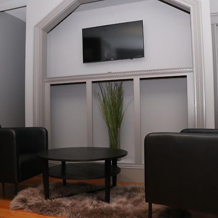 A Stylish Stay With A King Bed And Heated Floors #27 Μπρούκλαϊν Εξωτερικό φωτογραφία