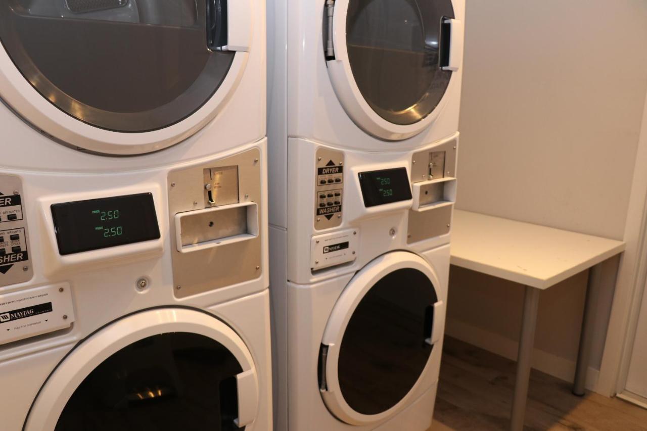 A Stylish Stay With A King Bed And Heated Floors #27 Μπρούκλαϊν Εξωτερικό φωτογραφία
